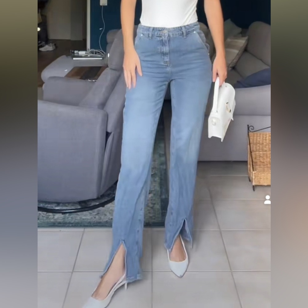 Jeans with slit